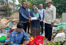 Dinas Sosial P3A Sumenep Salurkan Bantuan Darurat ke Korban Angin Kencang