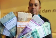 Antusiasme Masyarakat Sumenep Berburu Uang Baru Menjelang Lebaran Idul Fitri