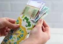 Tradisi Salam Tempel Menjadi Simbol Berbagi Kebahagiaan Masyarakat di Sumenep
