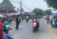 Satlantas Sumenep Amankan Arus Mudik Pasar Tumpah Prenduan