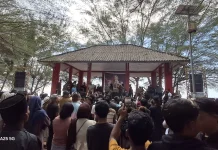 Pantai Slopeng Hadirkan Musik Hibur Wisatawan