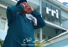 Hukum Memanjangkan Bacaan “Asholaatu Khairum Minan Nauum” di Azan Subuh