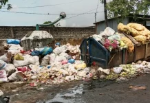Pengunjung Pasar Keluhkan Tumpukan Sampah
