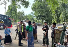 Satlantas Sumenep Sapa Masyarakat di Taman Bunga