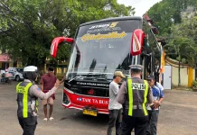 Satlantas Sumenep Cek Kelayakan Bus Wisata