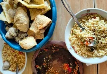 Nikmatnya Menyantap Mie dengan Tahu Pentol