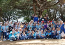 Berbeda! Komunitas Senam Air Sumenep Gelar Halal Bihalal lewat "Outbound" di Pantai