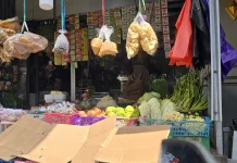 Harga Tomat di Pasar Anom Sumenep Naik hingga Seratus Persen