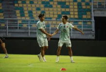 Jelang Derby Suramadu, Jordy Wehrmann Tekankan Pentingnya Kontrol Lini Tengah