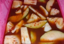 Segarnya Asinan Buah Pedas Manis, Camilan Favorit Temani Sore Bersama Keluarga