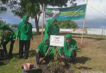 Persit Kodim Sumenep Hijaukan Kalianget, Tanam Pohon di HUT ke-80