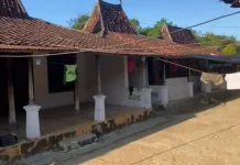 Rumah "Tanean Lanjhang" Kian Tergerus Zaman