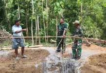 Dandim Sumenep Awasi Ketat Pembangunan Jembatan Perintis di Ambunten