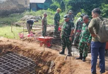Gotong Royong Warga dan TNI Warnai Pembangunan Jembatan Perintis Garuda
