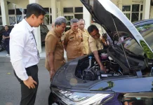 Sekda Pamekasan Apresiasi Mobil Listrik PLN, Lebih Irit dan Ramah Lingkungan