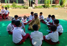 Perpusling Sumenep Hadir di SDN Batuan 1 Kenalkan Literasi dan Permainan