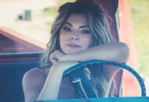 Shania Twain Hadirkan Sisi Personal dalam Single Baru ‘Dirty Rosie’