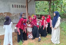Tanamkan Kepedulian Sosial, Siswa FIES Sumenep Kunjungi Panti Asuhan Amanah Umat