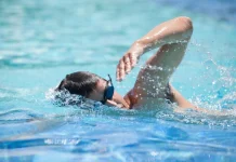 Berenang Jadi Cara Sederhana Redakan Penat dan Stres