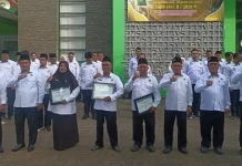 Kemenag Sumenep Beri Penghargaan kepada ASN yang Memasuki Masa Pensiun