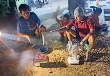 Tradisi Bakar Sate Masih Berlanjut