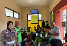 Satlantas Sumenep Gandeng Jasa Raharja Edukasi Ojol Terkait Aplikasi JRku