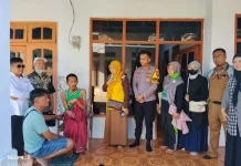 Tim Kesehatan Sumenep Tinjau Pasung Orang dengan Gangguan Jiwa di Desa Kebunan