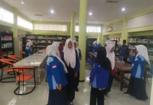 Tingkatkan Literasi, Siswa SMPN 1 Dasuk Kunjungi Perpusda Sumenep