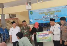 Babinsa Raas Kawal Penyaluran BLT Dana Desa di Desa Ketupat