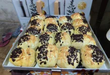 Bolen Pisang Cokelat Lumer, Camilan Rumahan yang Renyah & Manis dalam Satu Gigitan