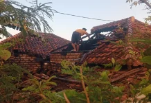 Semangat Gotong Royong Jinakkan Api di Bluto sebelum Petugas Damkar Tiba