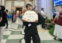 Rofiqotul Ummah Mahasiswa PGSD UPI Sumenep Juara 1 Baca Puisi Peksimida Jatim
