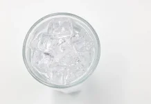 Benarkah Minum Air Es Bikin Gemuk? Ini Penjelasannya!