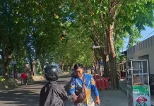 Kita Berbagi Sosial Sumenep Bagikan Ratusan Nasi Bungkus Gratis