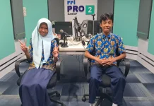 Rizka dan Firga MTsN 2 Sumenep Berbagi Kisah Lolos OSN Provinsi di Dialog RRI Pro 2