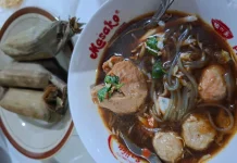 Bakso Sajian Lontong Jadi Favorit, Menggugah Selera