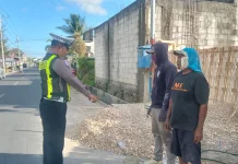 Polantas Menyapa, Satlantas Polresta Sumenep Edukasi Pekerja Proyek
