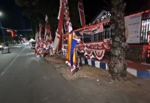 Penjual Ornamen Agustusan Semarakkan Suasana Kemerdekaan di Jalan Trunojoyo