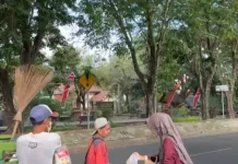 KBS Sumenep Bagikan Ratusan Nasi Gratis di Jalan