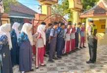 Polantas Menyapa, Satlantas Polresta Sumenep Edukasi Pengendara Tidak Pakai Helm