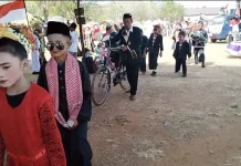 Oemar Bakri Curi Perhatian di Karnaval Pasongsongan
