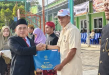 Guru MAN Sumenep Terima Satyalancana Karya Satya dari Presiden RI