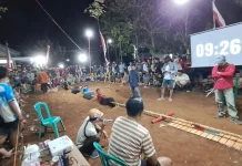 Lomba Tarik Tambang Meriahkan HUT RI ke-81 di Kalimook