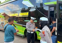 Satlantas Polresta Sumenep Cek Kelayakan Bus Wisata