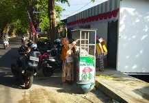 Kita Berbagi Sosial Sumenep Bagikan 155 Nasi Bungkus Tujuan Akhirat
