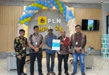 Hari Pelanggan Nasional, Manager PLN UP3 Madura Melayani Warga di ULP Blega
