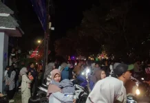 Membludak, Masyarakat Sumenep Padati Rute Festival Musik Tong-Tong se-Madura