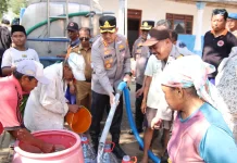 Polresta Sumenep Bantu Warga Terdampak Kekeringan di Batu Putih