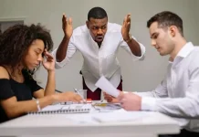 Orang yang Menyebalkan di Kantor, Apakah Hidupnya juga Tak Bahagia?