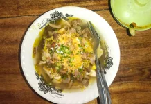Primadona Kuliner: Soto Ayam Madura Hangat, Segar, dan Kaya Cita Rasa